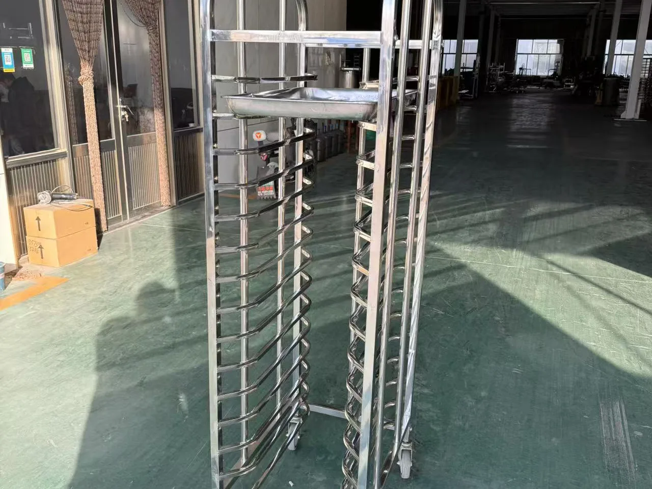 Holds 400 x 600 mm Pans