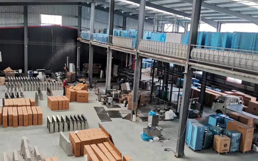 Full Kitchen 1,500 m² stainless steel kitchen equipment workshop