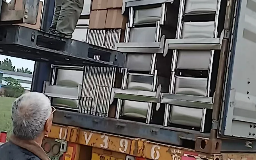 Full Kitchen production staff packing equipment for export