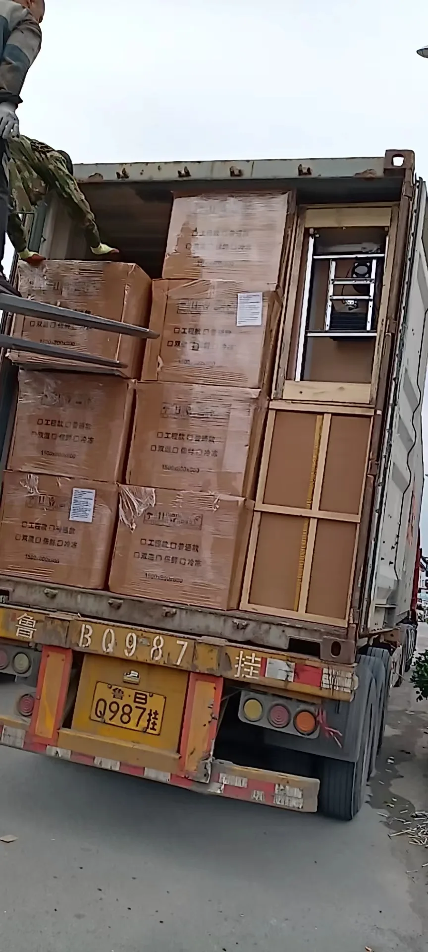 Commercial kitchen equipment export packing and container loading