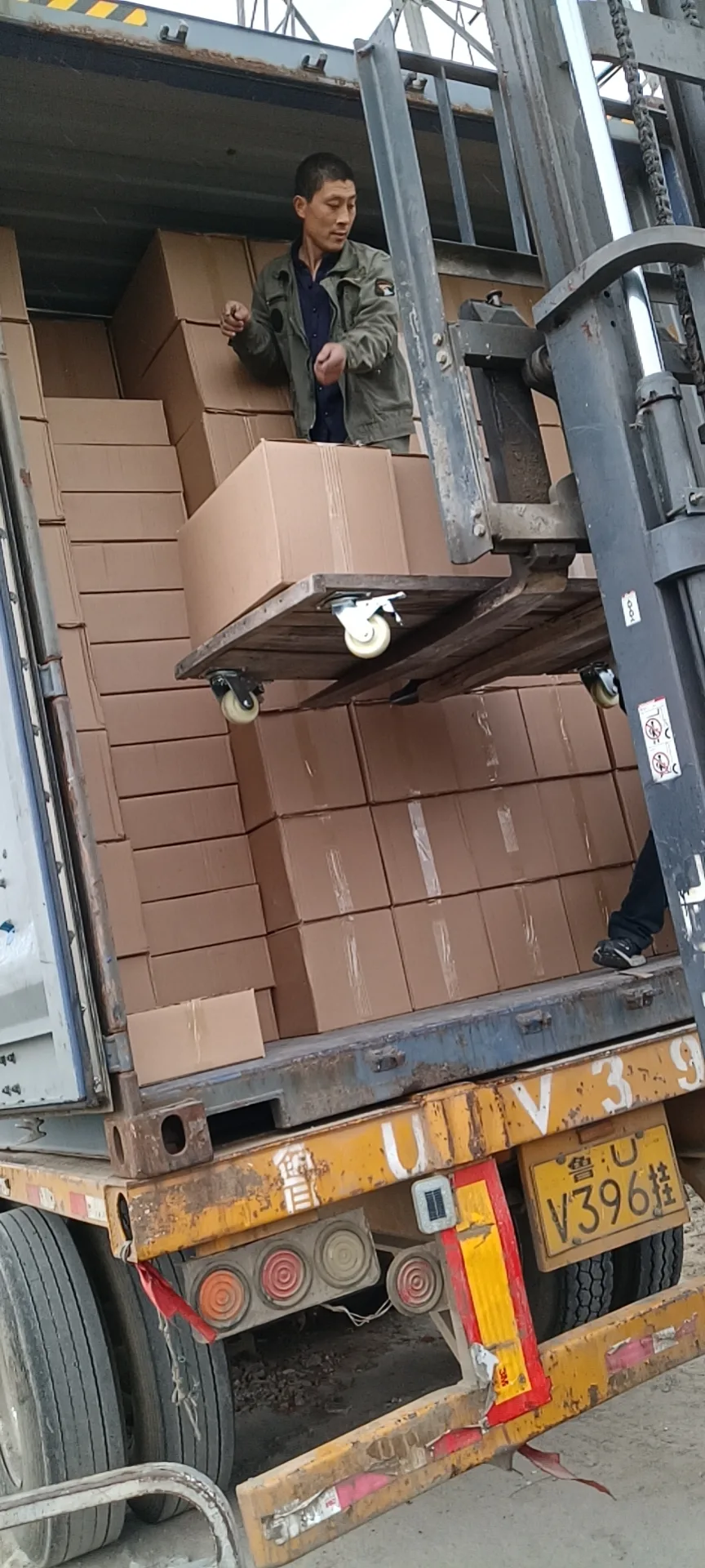 Commercial kitchen equipment loading for export delivery