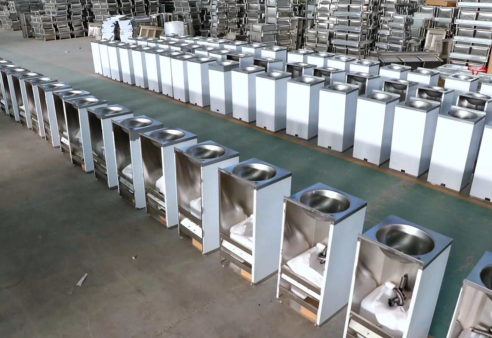 Stainless steel sink production workshop