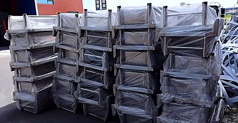 Stainless steel sinks wrapped in protective bubble film for export