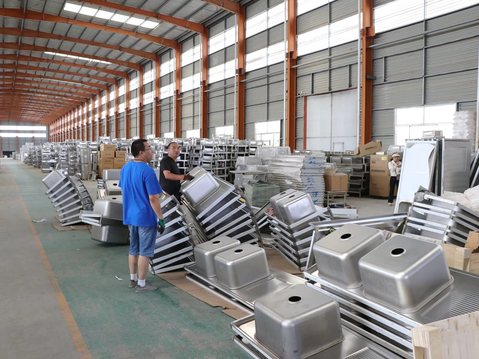 Ready stock of stainless steel sinks in warehouse